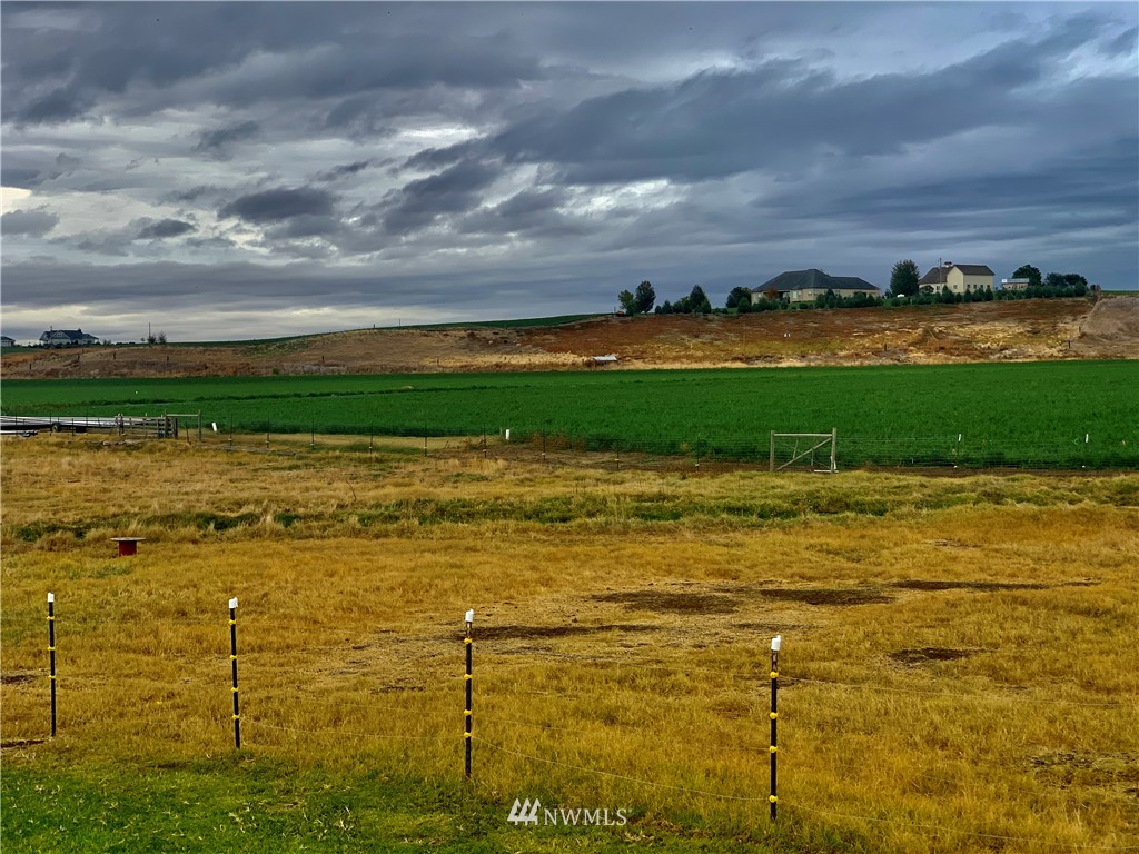 743 Locher Road Touchet, WA 99360 - Photo 24 of 33 a view of an ocean from in front of lake