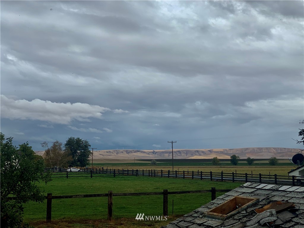 743 Locher Road Touchet, WA 99360 - Photo 25 of 33 a view of a city