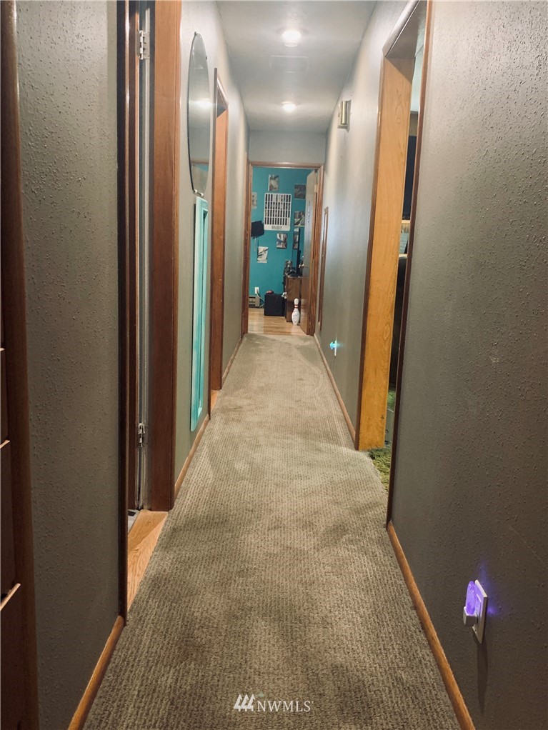 743 Locher Road Touchet, WA 99360 - Photo 5 of 33 a view of hallway
