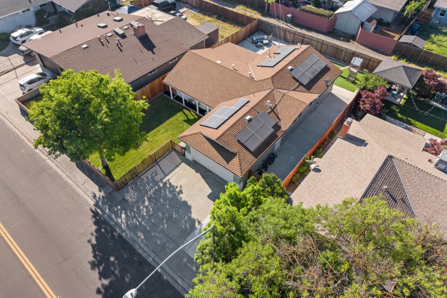 816 Bowen Avenue Modesto, CA 95350 - Photo 4 of 33