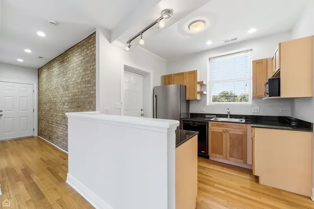 $200,000 | 1443 West Victoria Street, Unit 3E, Chicago, IL 60660