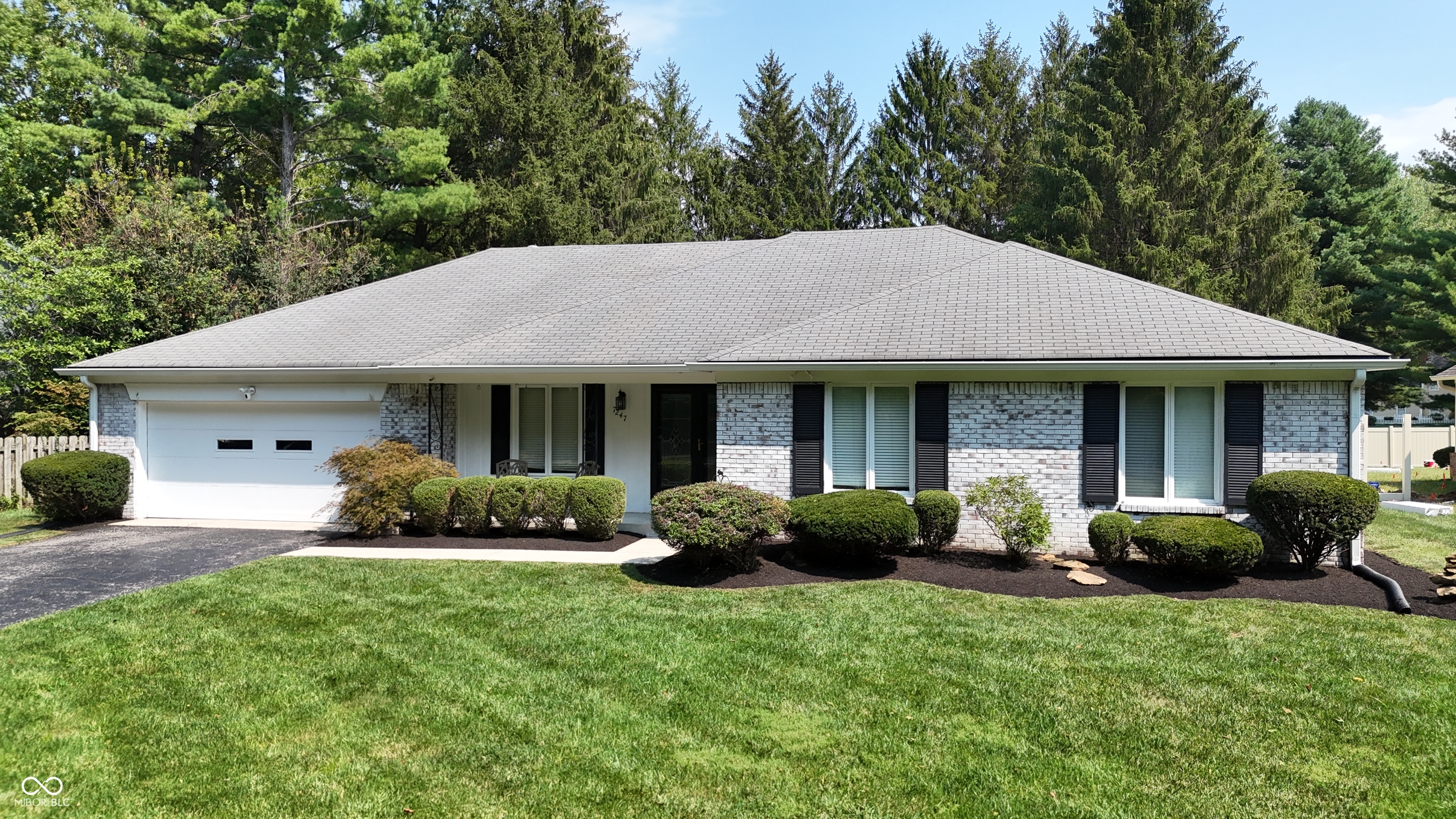 7247 Dean Road Indianapolis, IN 46240 - Photo 2 of 31