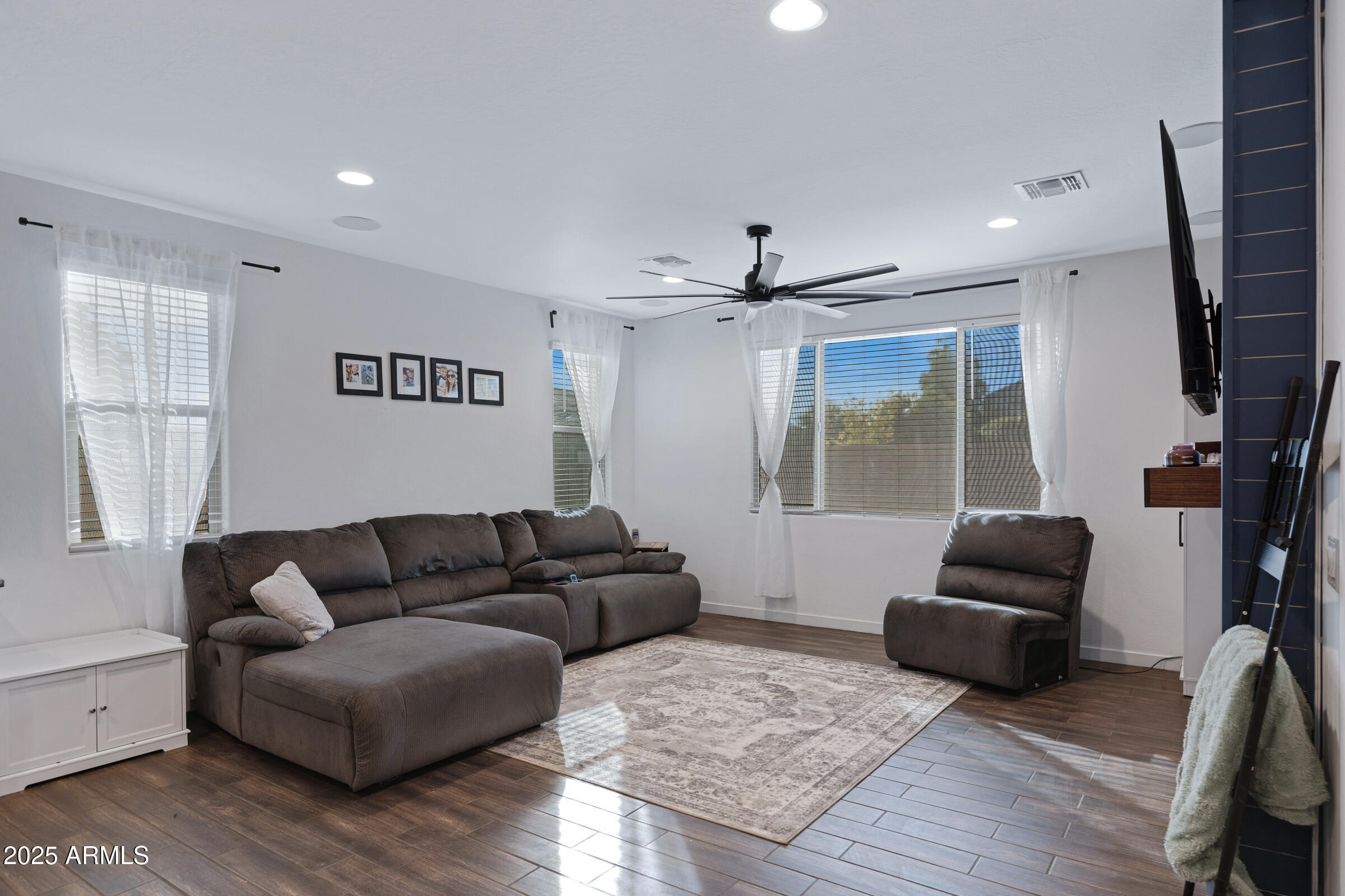 24450 Seed Road Florence, AZ 85132 - Photo 19 of 39 a living room with furniture and a window
