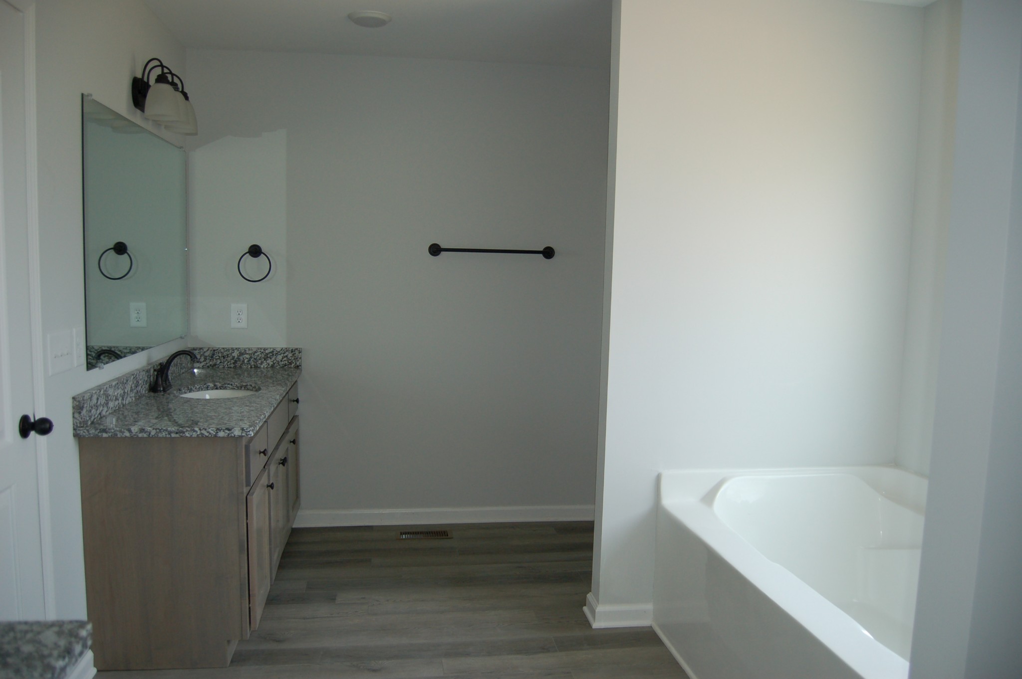 183 Scattersville Road Portland, TN 37148 - Photo 8 of 11 a bathroom with a granite countertop sink toilet and bathtub