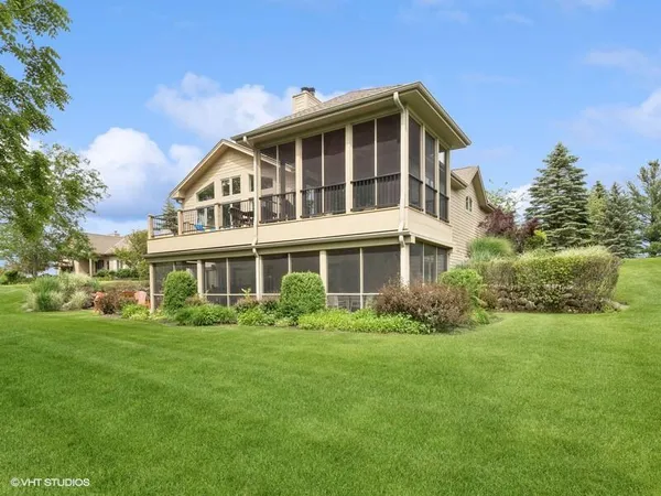 $899,999 | 572 Trevino Drive, Unit 5414, Geneva, WI 53147