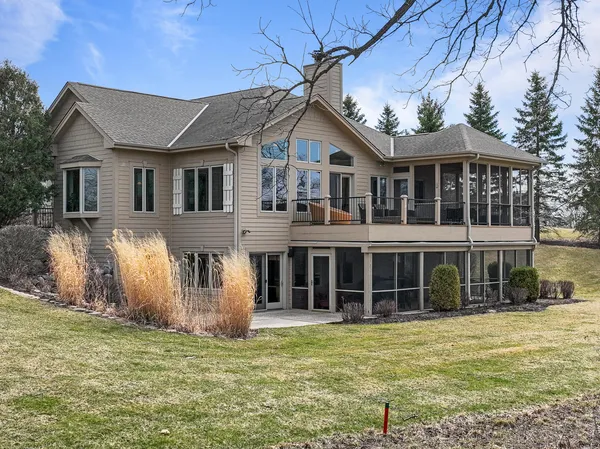 $899,999 | 572 Trevino Drive, Unit 5414, Geneva, WI 53147