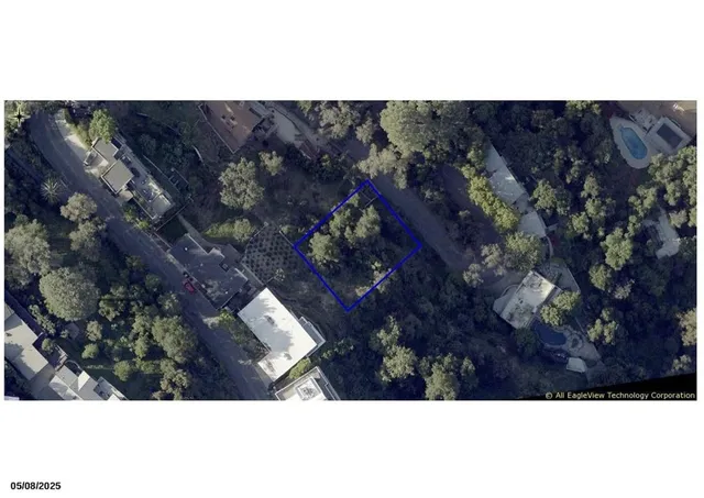 a view of an outdoor space