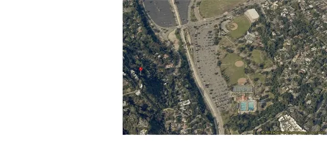 a picture of a bathroom sink