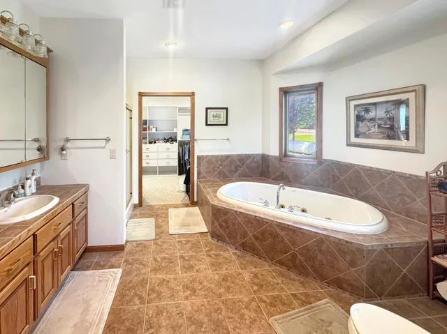 $1,200,000 | 16 Pheasant Drive, Slayton, MN 56172