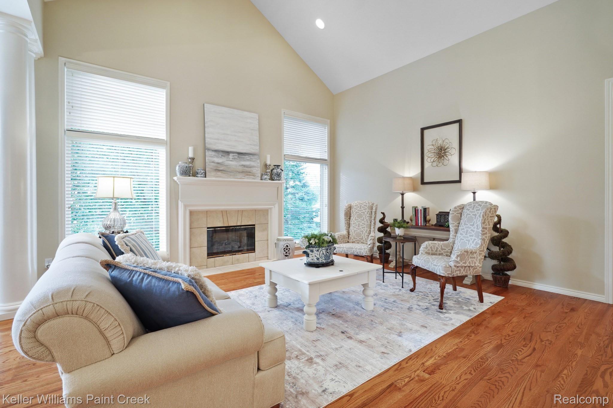 5136 Newport Court Rochester, MI 48306 - Photo 20 of 41 Gas Fireplace!