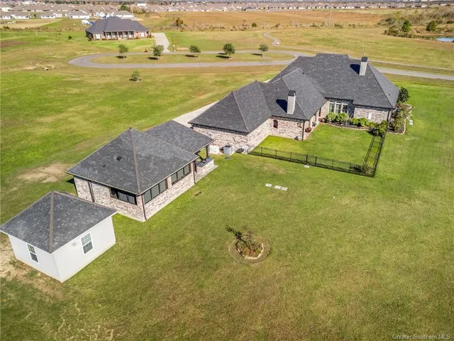 $819,995 | 5390 Waterside Drive, Lake Charles, LA 70607