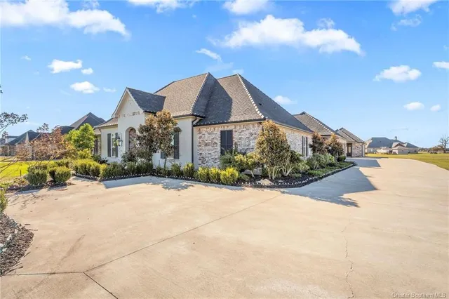 $819,995 | 5390 Waterside Drive, Lake Charles, LA 70607