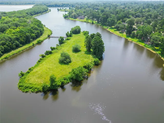 $3,400 | 401 Brook Hollow Drive, Conroe, TX 77385