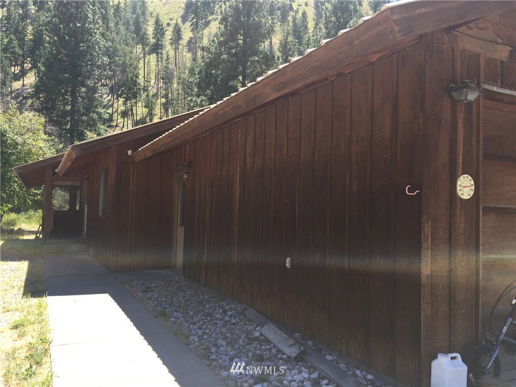 4512 Navarre Coulee Road Chelan, WA 98816 - Photo 2 of 22 Gallery Image 2