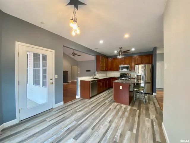 $349,900 | 17794 East Fairfield Road, Mount Vernon, IL 62864