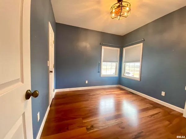 $339,900 | 17794 East Fairfield Road, Mount Vernon, IL 62864