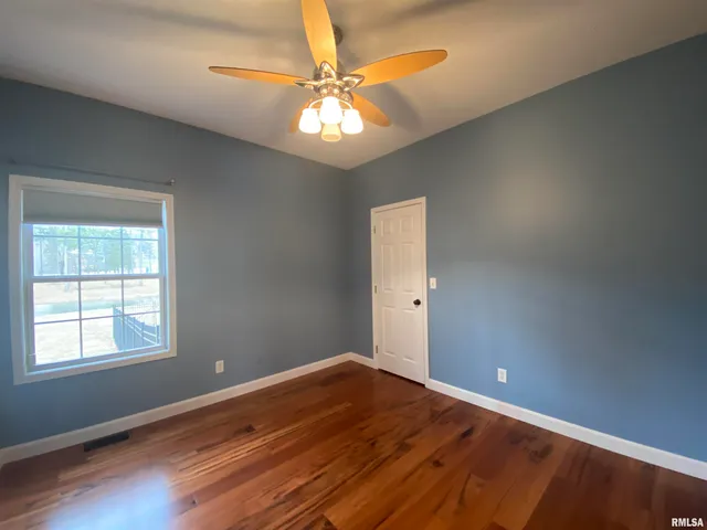 $349,900 | 17794 East Fairfield Road, Mount Vernon, IL 62864