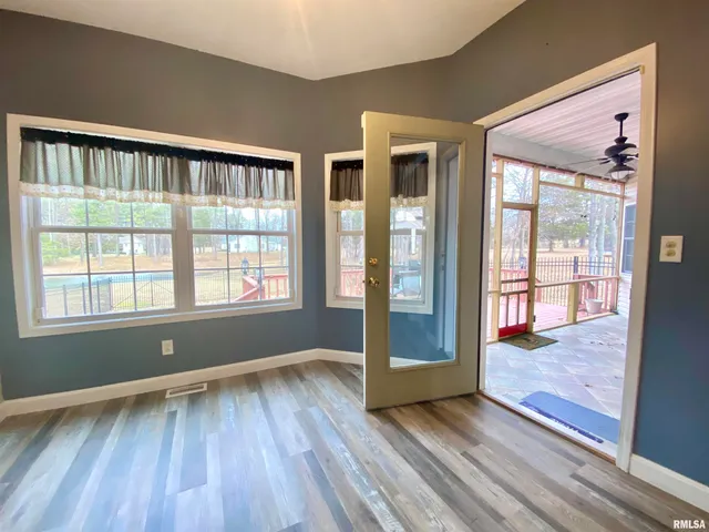 $349,900 | 17794 East Fairfield Road, Mount Vernon, IL 62864