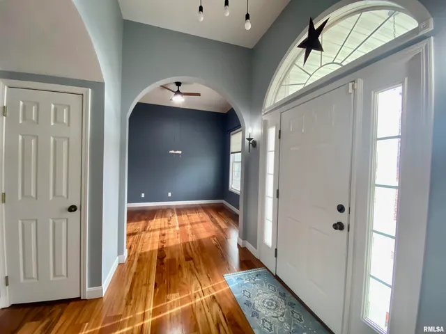 $349,900 | 17794 East Fairfield Road, Mount Vernon, IL 62864