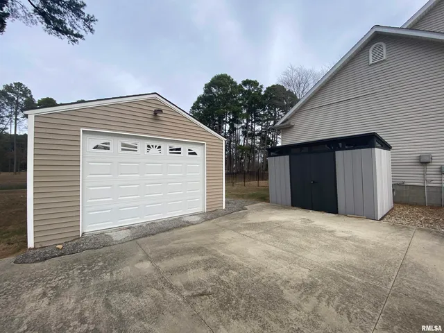 $349,900 | 17794 East Fairfield Road, Mount Vernon, IL 62864