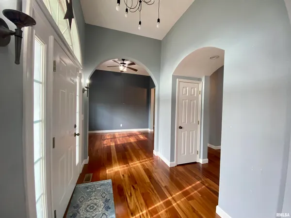 $339,900 | 17794 East Fairfield Road, Mount Vernon, IL 62864