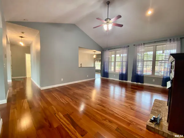 $339,900 | 17794 East Fairfield Road, Mount Vernon, IL 62864