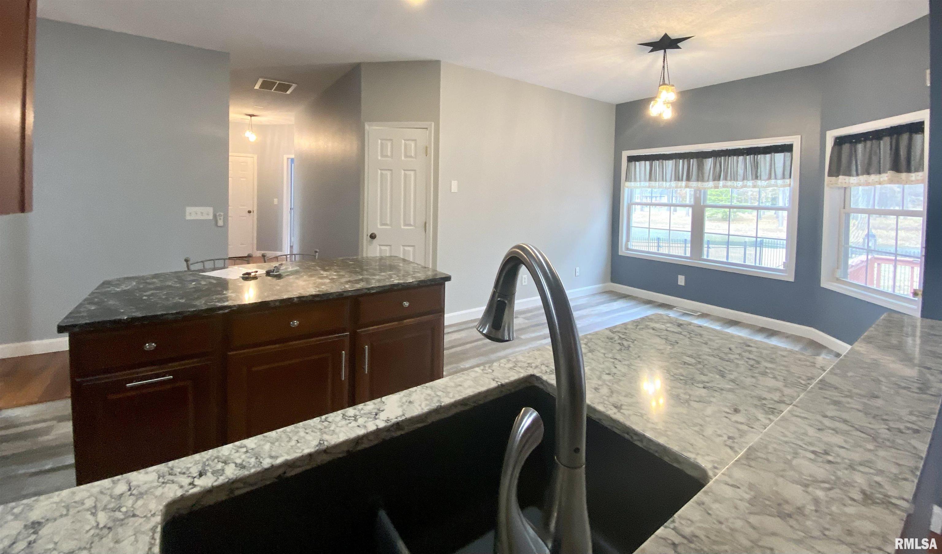 17794 East Fairfield Road Mount Vernon, IL 62864 - Photo 9 of 53