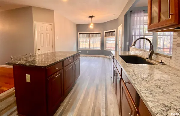 $339,900 | 17794 East Fairfield Road, Mount Vernon, IL 62864
