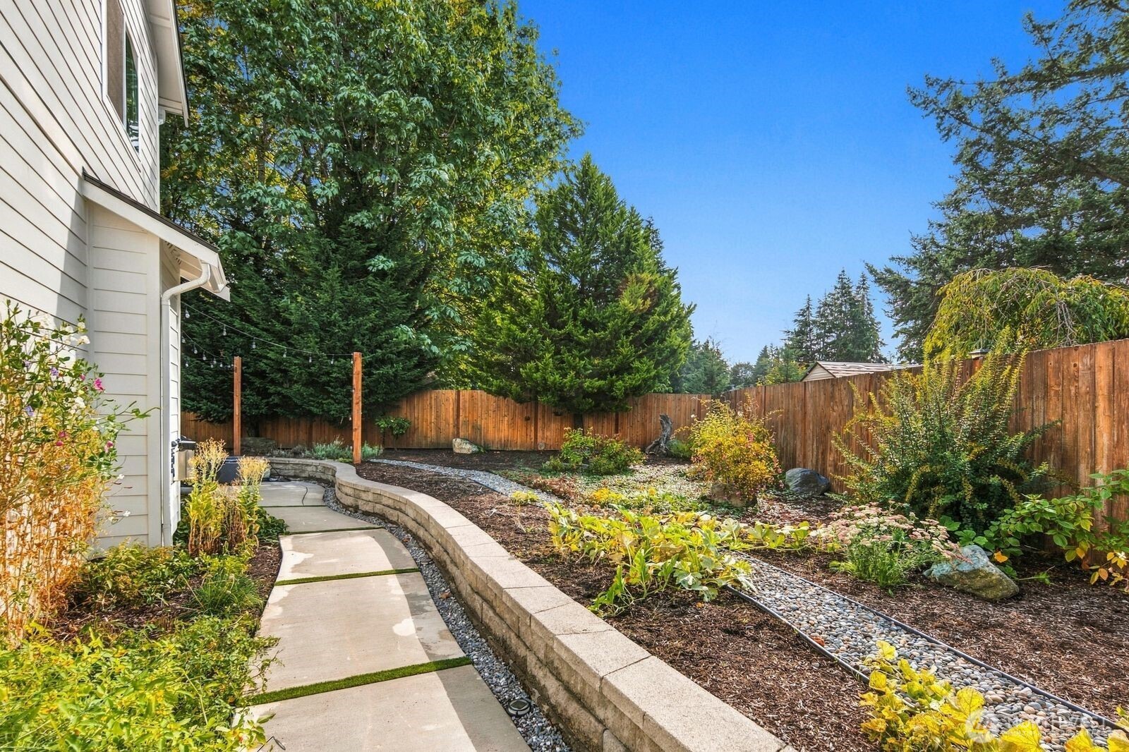 2013 Southeast 18th Court Renton, WA 98055 - Photo 32 of 40 Gallery Image 32
