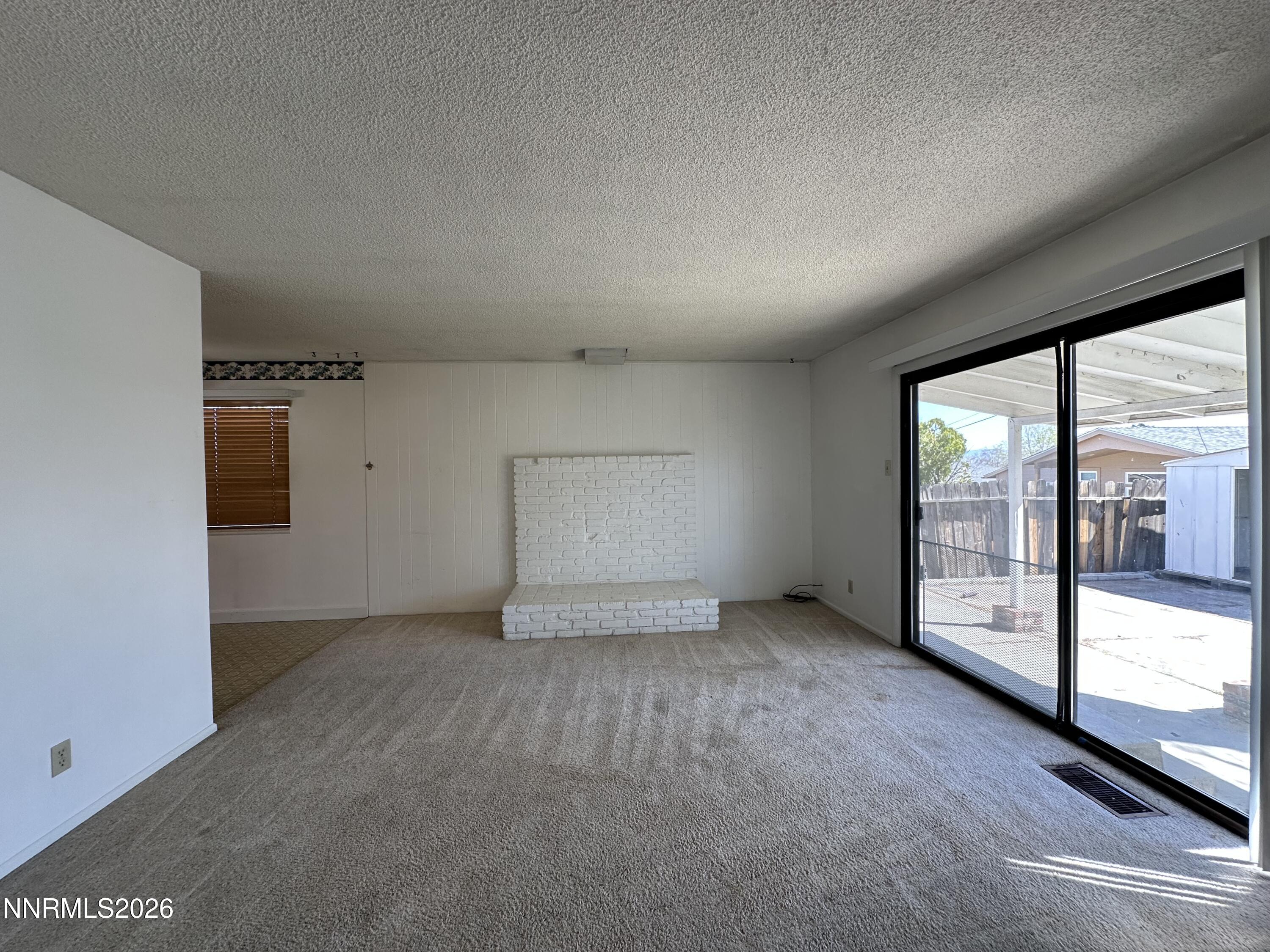 1365 Akard Drive Reno, NV 89503 - Photo 11 of 32 Living Room
