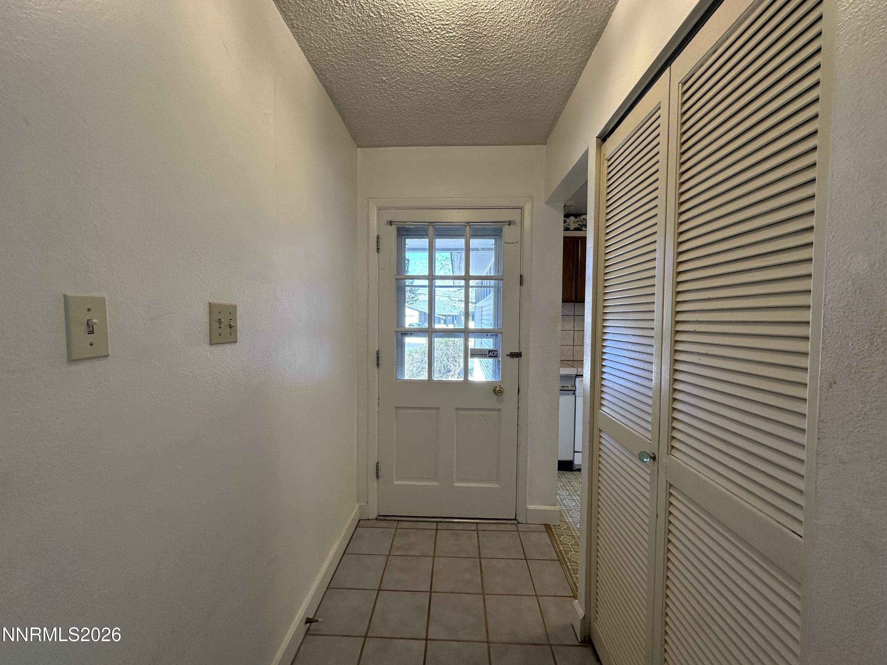 1365 Akard Drive Reno, NV 89503 - Photo 4 of 32 Entryway