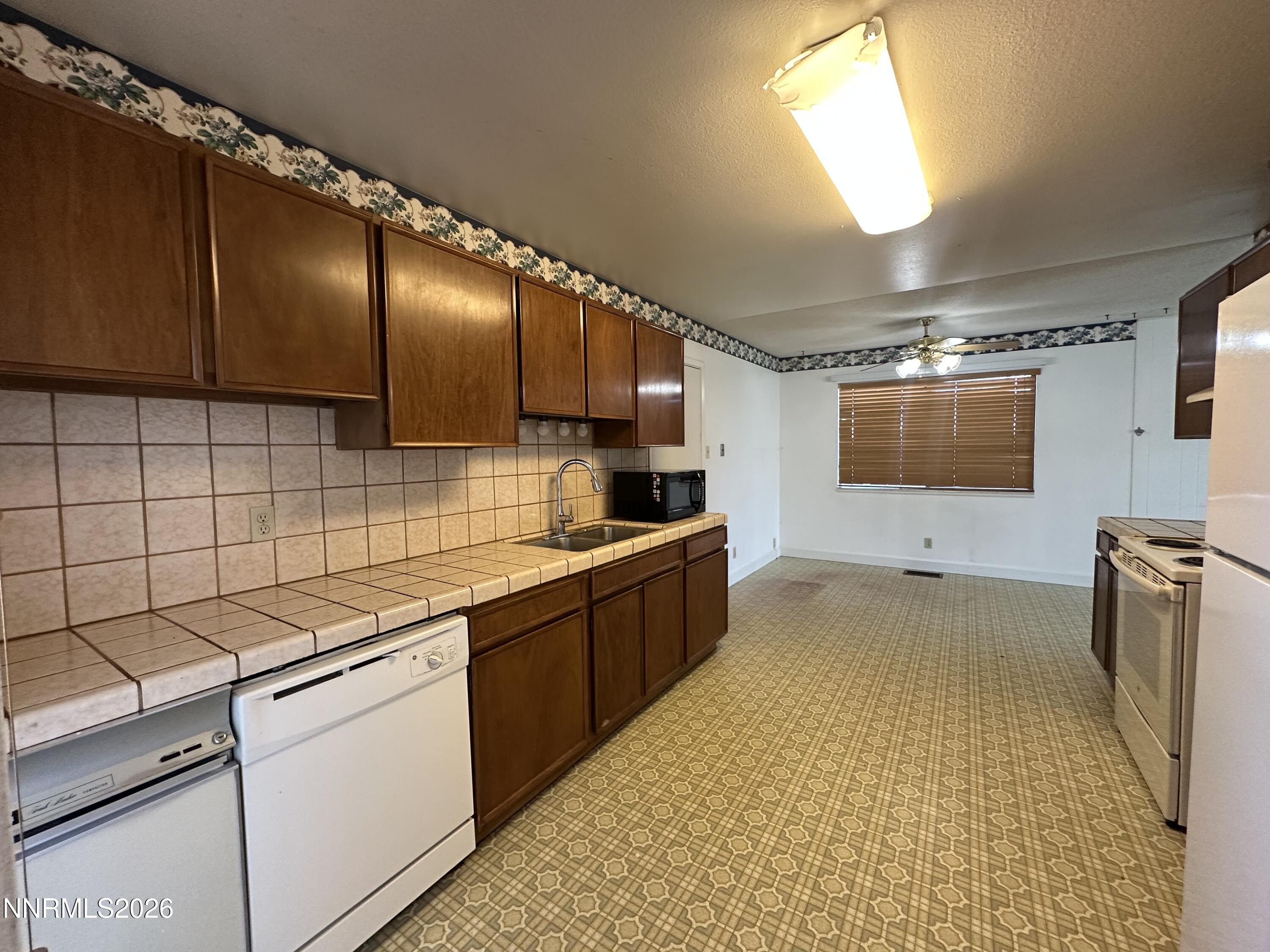 1365 Akard Drive Reno, NV 89503 - Photo 5 of 32 Kitchen