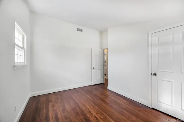 $699,999 | 18 West 14th Street, Deer Park, NY 11729