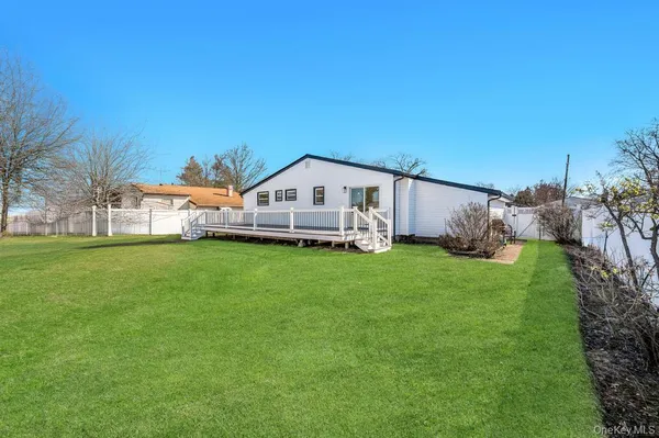 $699,999 | 18 West 14th Street, Deer Park, NY 11729