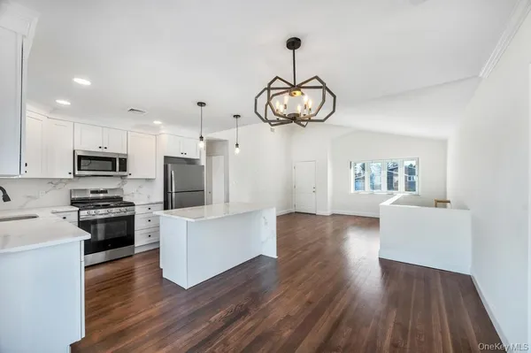 $699,999 | 18 West 14th Street, Deer Park, NY 11729