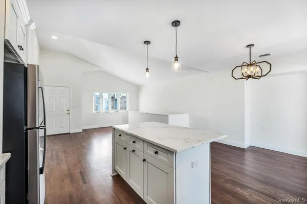 $699,999 | 18 West 14th Street, Deer Park, NY 11729