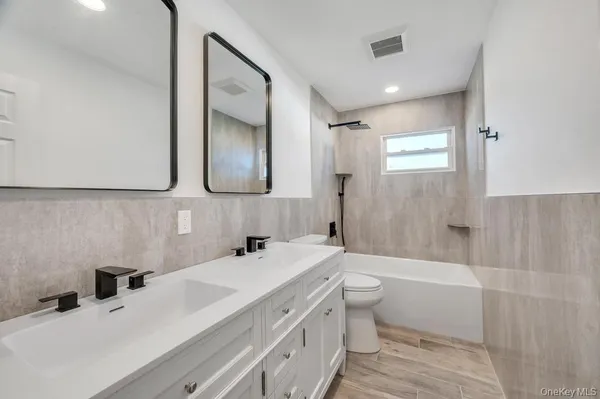 $699,999 | 18 West 14th Street, Deer Park, NY 11729