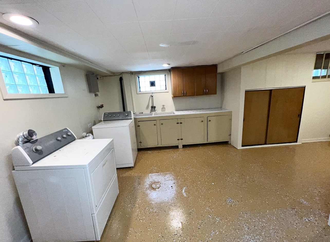 12351 South Union Avenue Chicago, IL 60628 - Photo 12 of 16 a room with furniture and window