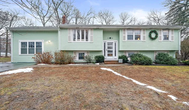 $899,900 | 26 Sun Valley Drive, Braintree, MA 02184