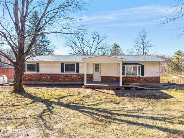$325,000 | 90 Clamsteam Road, Halfmoon, NY 12065