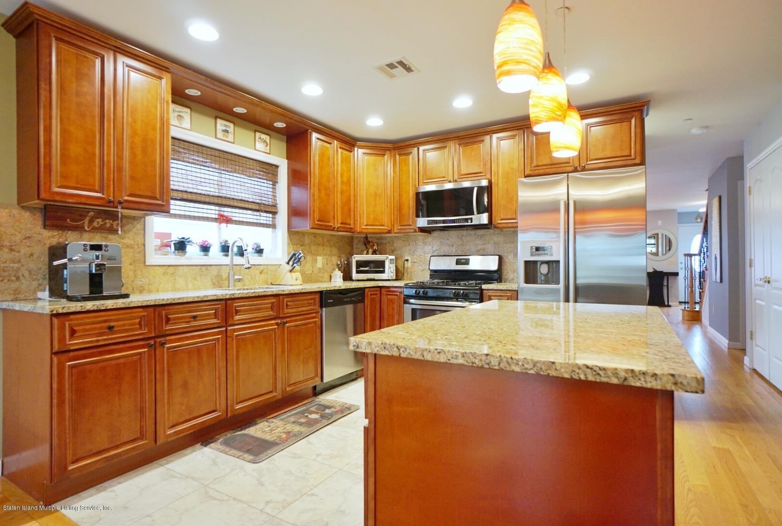 509 Mill Road Staten Island, NY 10306 - Photo 11 of 35 (11) KITCHEN