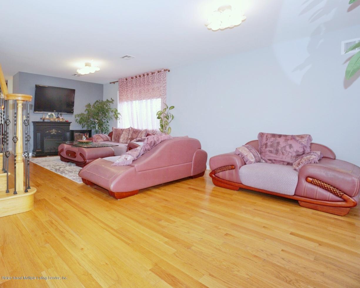509 Mill Road Staten Island, NY 10306 - Photo 4 of 35 (4) LIVING ROOM