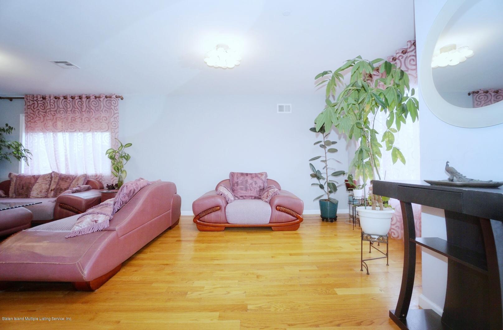 509 Mill Road Staten Island, NY 10306 - Photo 5 of 35 (5) FOYER AREA