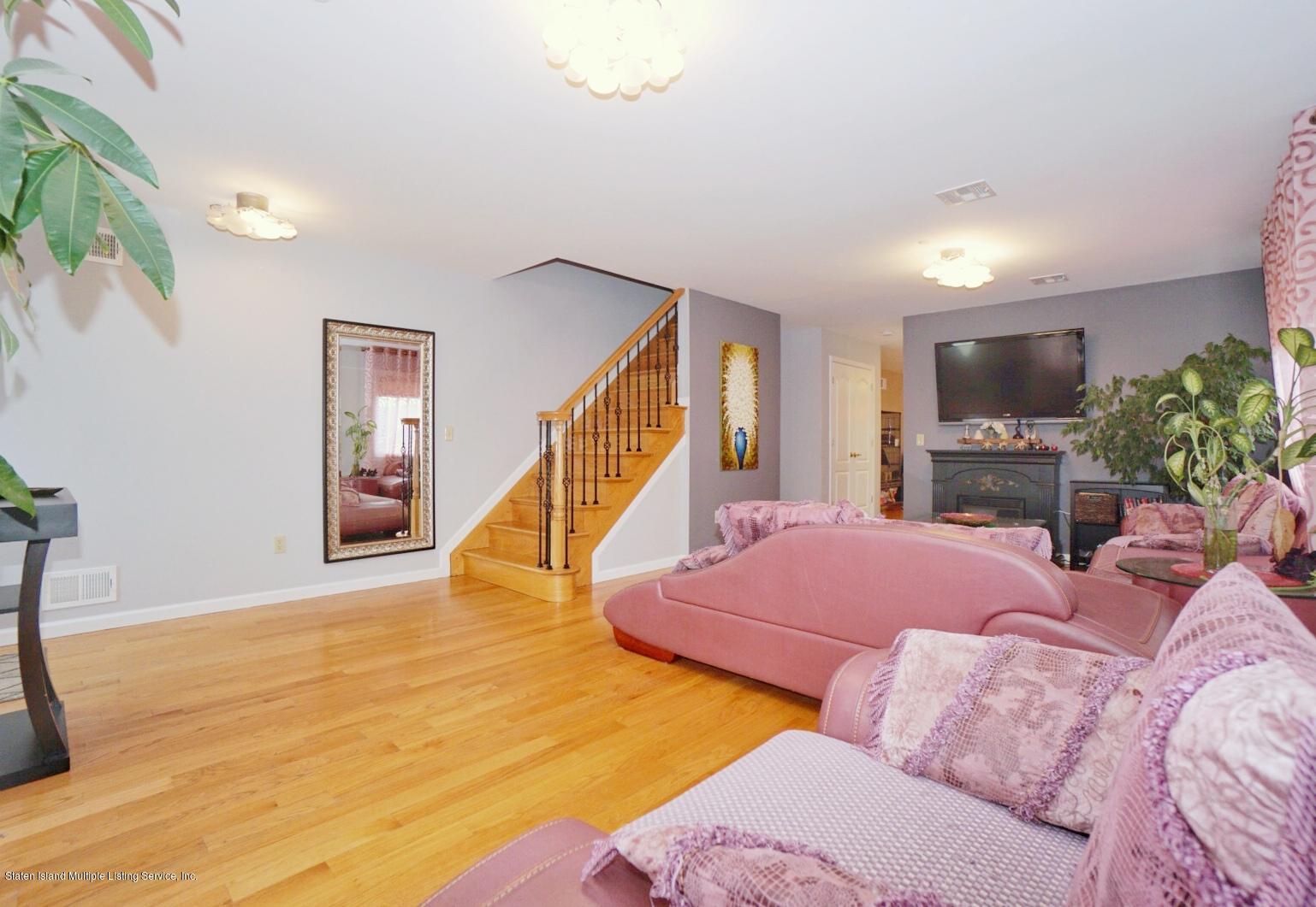509 Mill Road Staten Island, NY 10306 - Photo 6 of 35 (6) LIVING ROOM