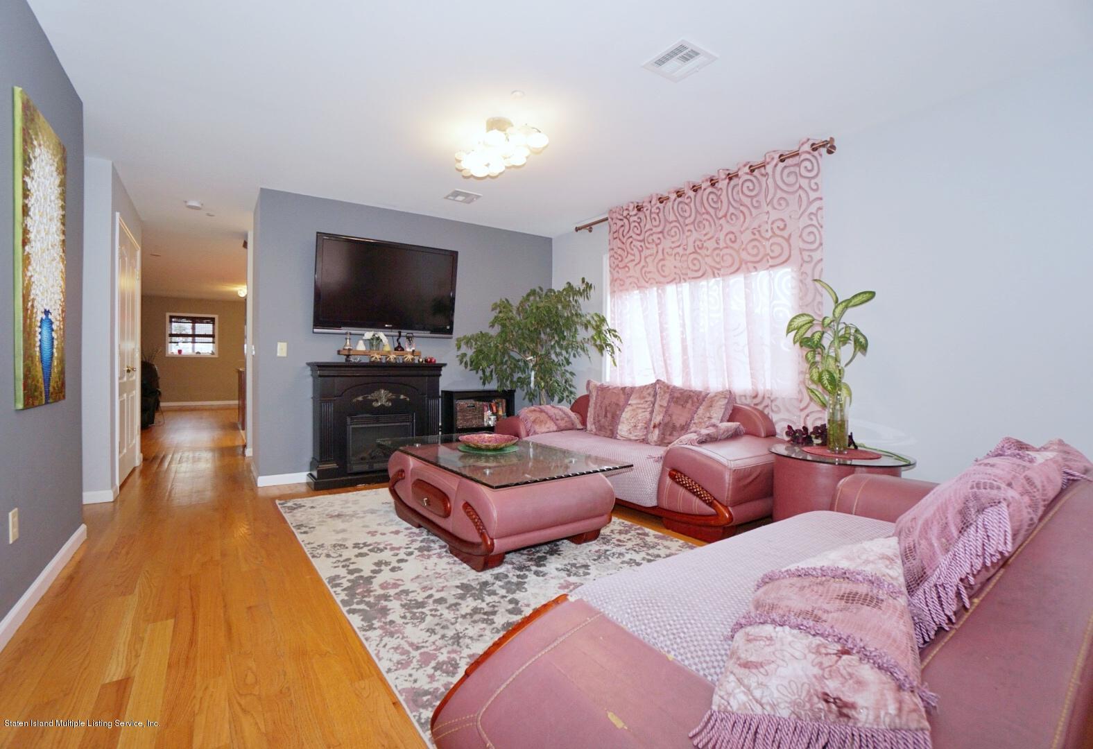 509 Mill Road Staten Island, NY 10306 - Photo 8 of 35 (8) LIVING ROOM