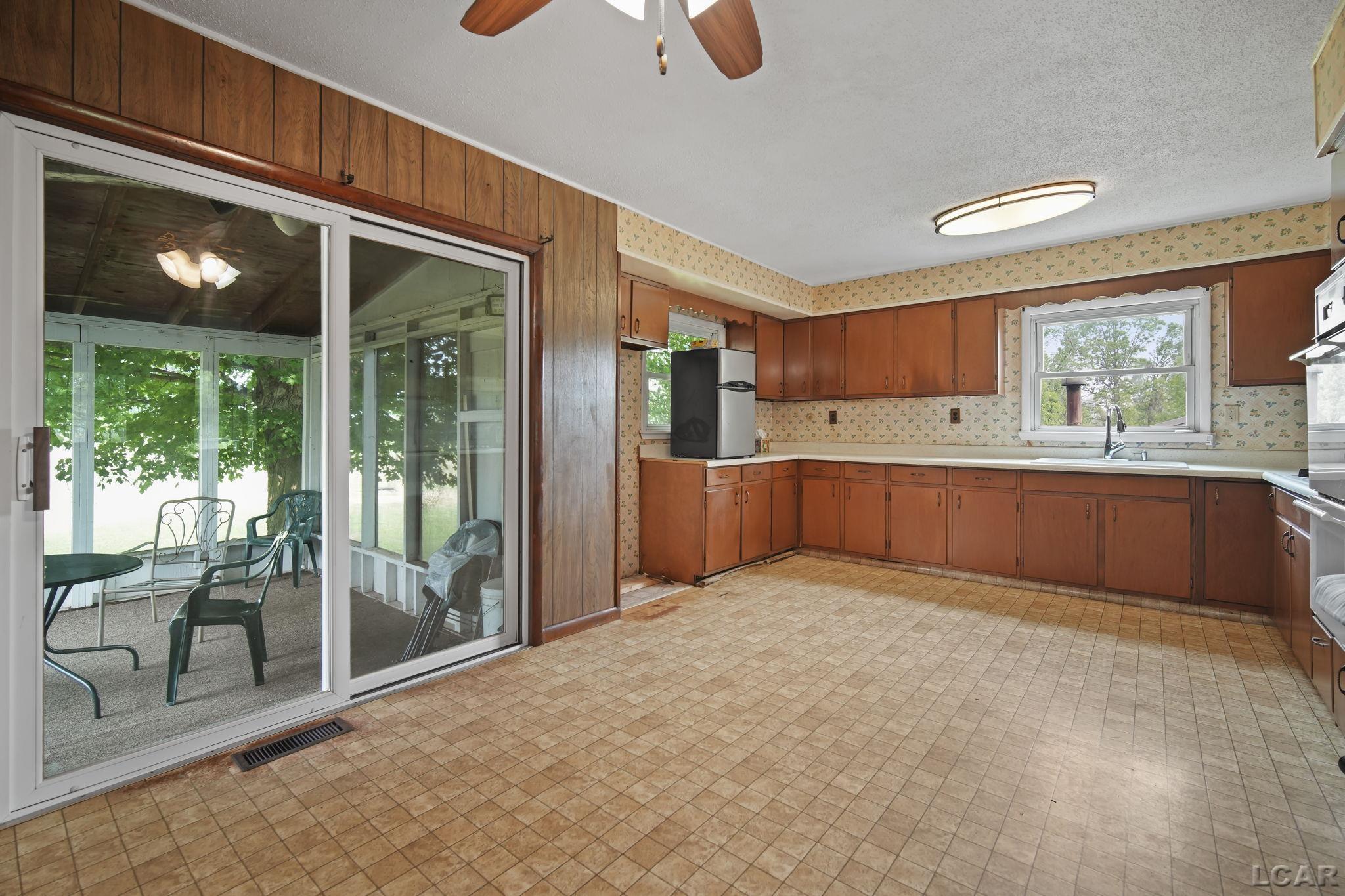 6300 Somerset Road Addison, MI 49220 - Photo 7 of 38 50113973-6.JPG