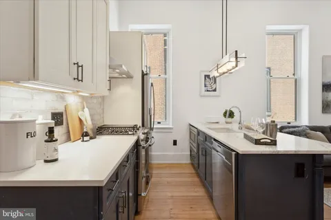 $985,000 | 1716 Spruce Street, Unit 1, Philadelphia, PA 19103