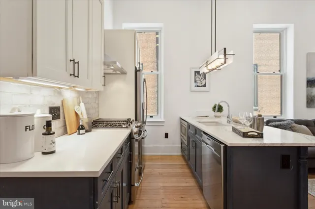 $985,000 | 1716 Spruce Street, Unit 1, Philadelphia, PA 19103