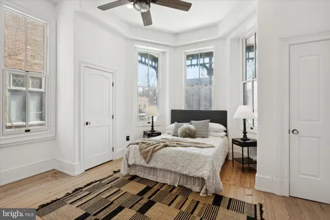 $985,000 | 1716 Spruce Street, Unit 1, Philadelphia, PA 19103