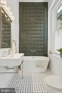 $985,000 | 1716 Spruce Street, Unit 1, Philadelphia, PA 19103